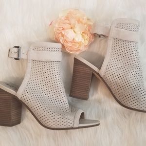 EUC 🏵️ Sam Edelman Open Toe Booties